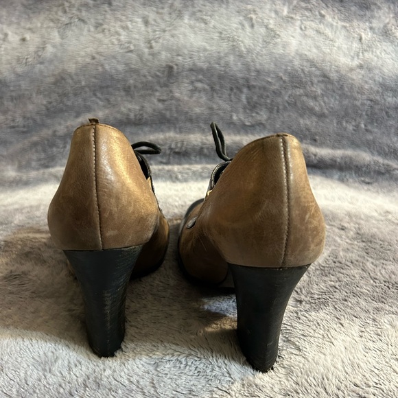 BCBG MAXAZRIA WOMEN'S 2-TONE BROWN CHUNKY HEELS size 8 Euc - Picture 4 of 7